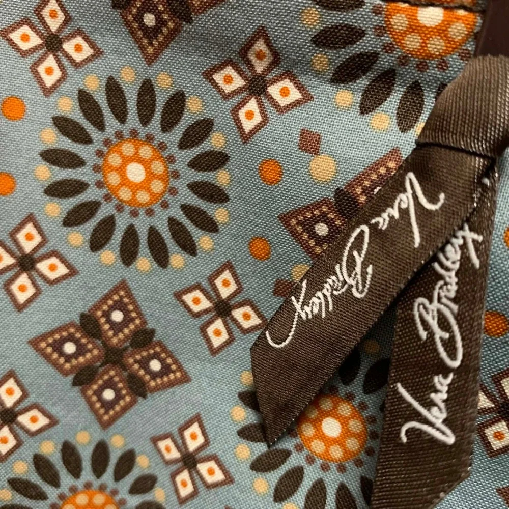 Vera Bradley Shoulder Bag with Retired Canyon Pattern and Kiss-Lock Closure - Picture 13 of 14